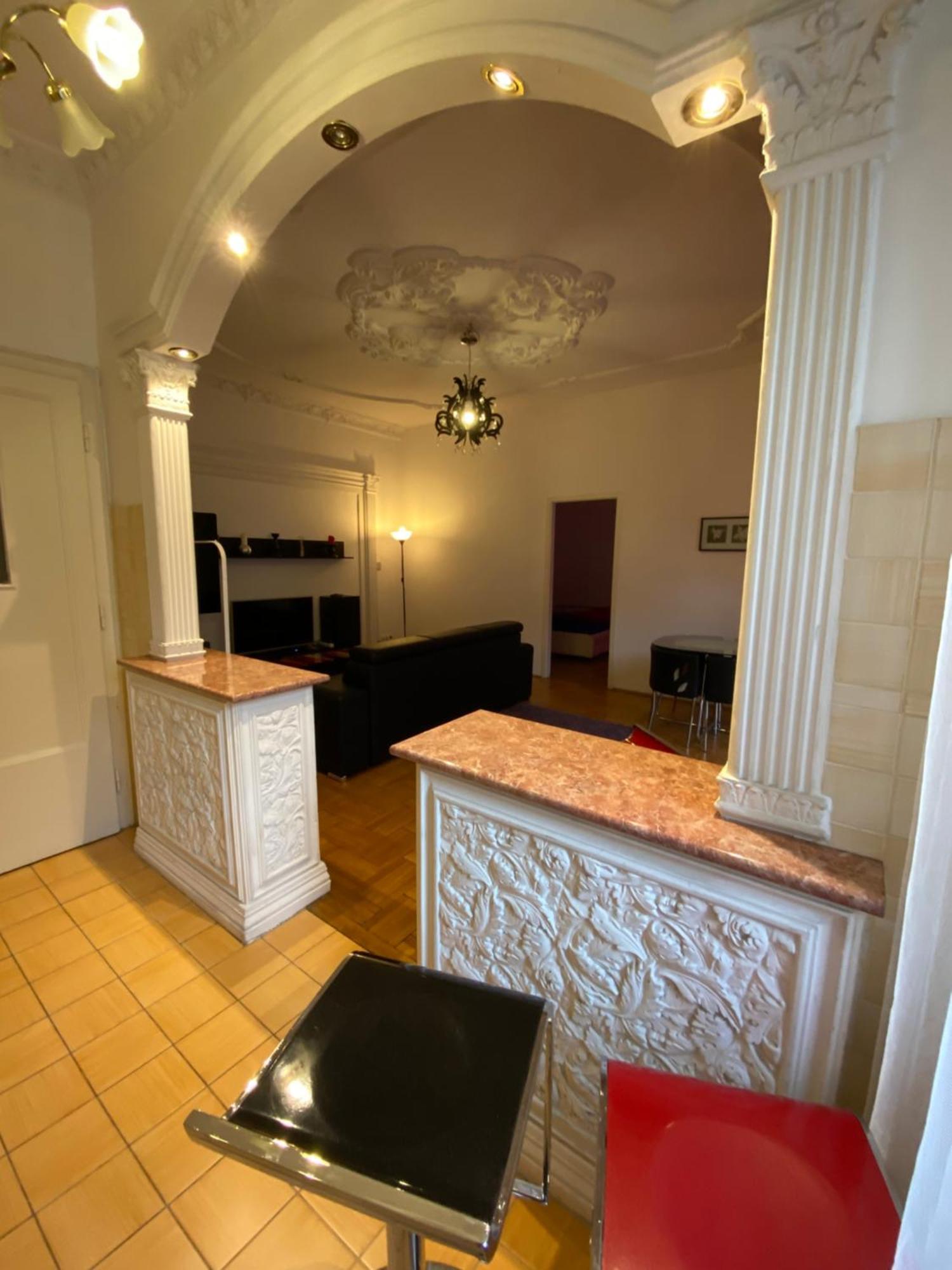 Apartment And Rooms Heart Of The City Budapeste Exterior foto